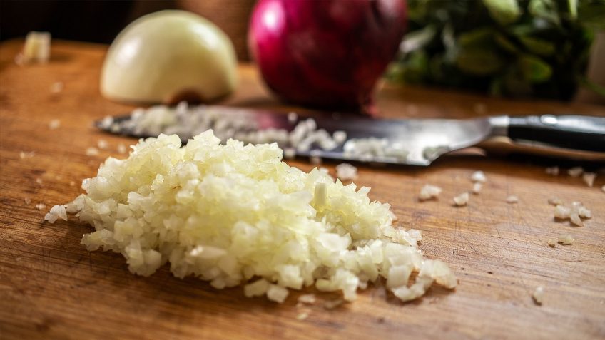 How to chop an onion